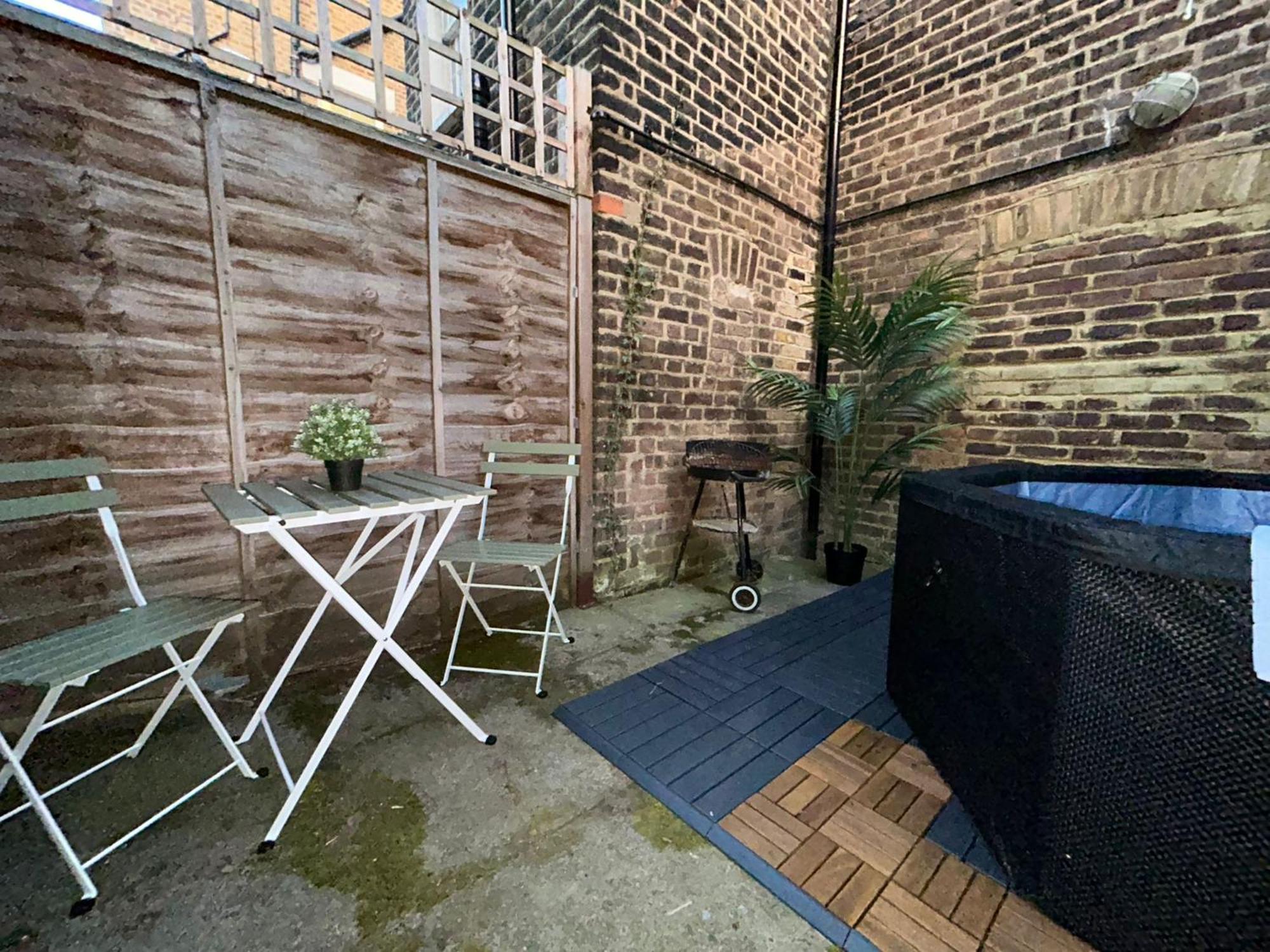 Livestay- Camden Coach House Terrace Retreat & Parking London Exterior photo